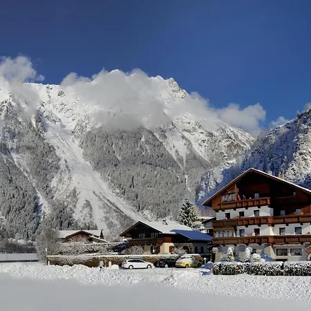Penzion Wellnesspension Tannenhof 3*